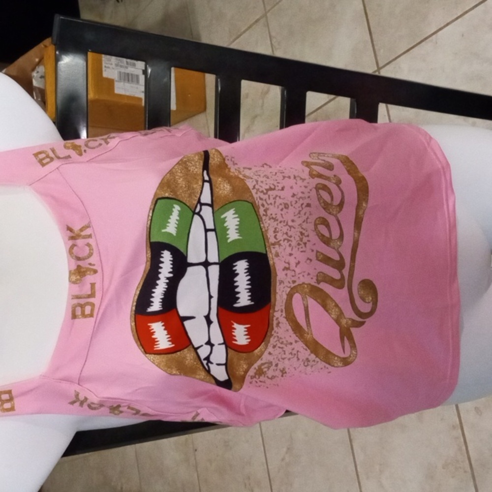 Queen Crop tops
